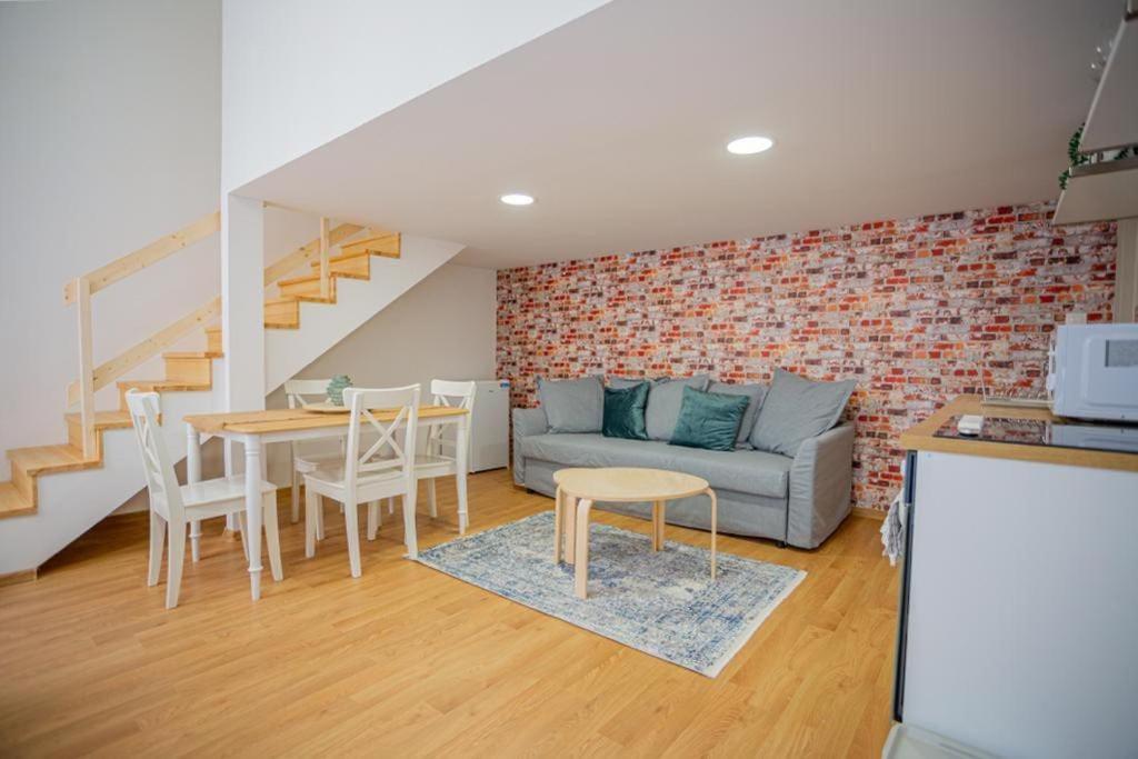 Boutique Apartment In Akacfa Street Budapest Bagian luar foto